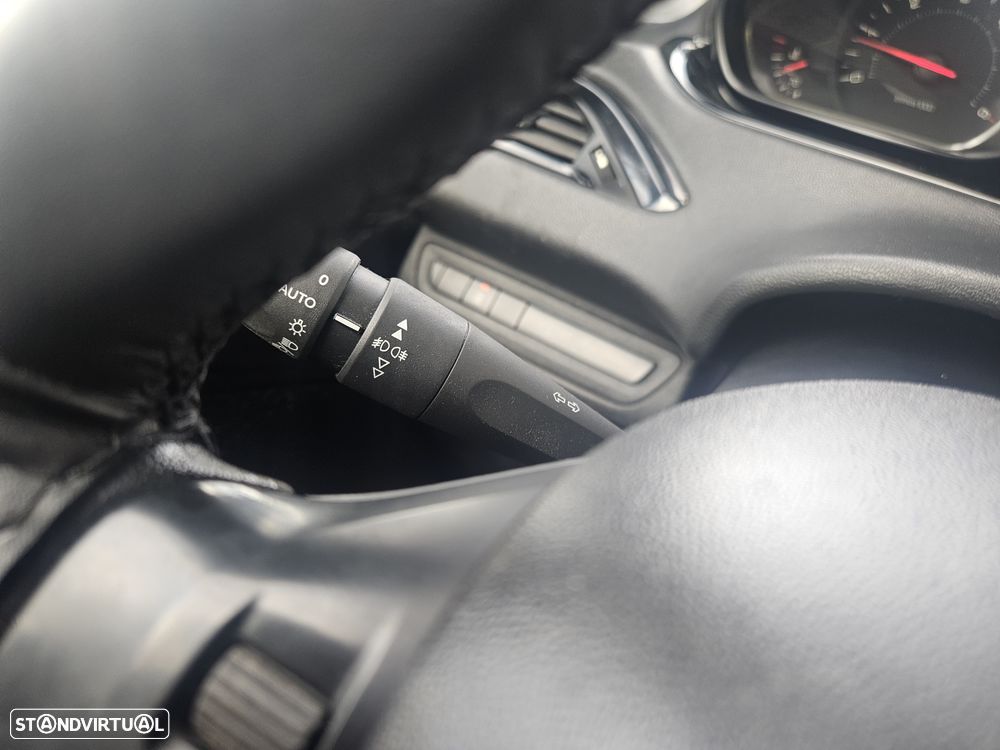 Peugeot 208 1.4 HDi - 19