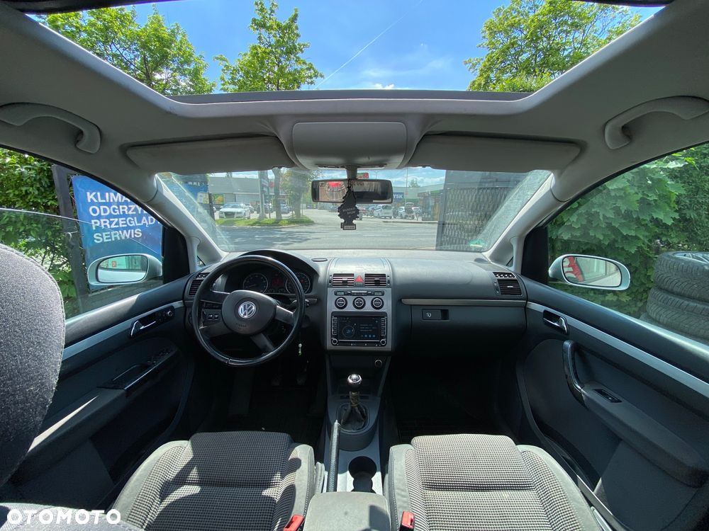 Volkswagen Touran 1.6 FSI Highline - 9