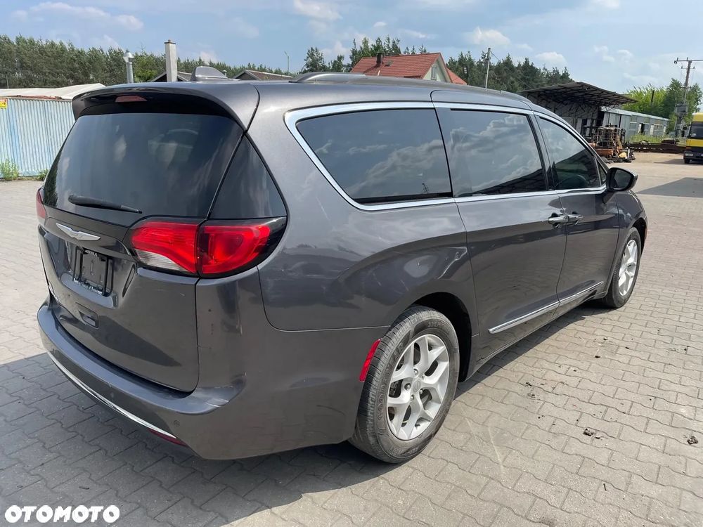 Chrysler Pacifica - 1