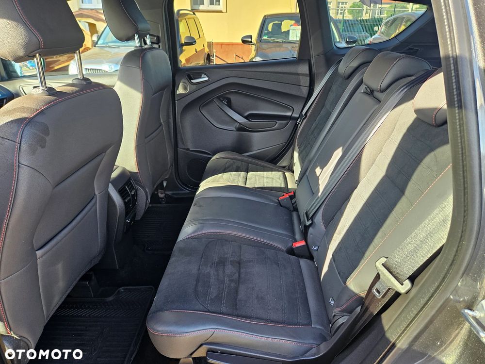 Ford Kuga 1.5 EcoBoost 2x4 ST-Line - 24