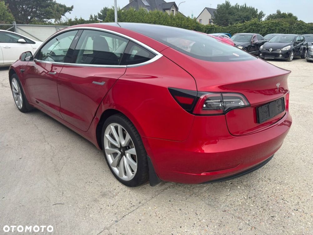 Tesla Model 3 - 4
