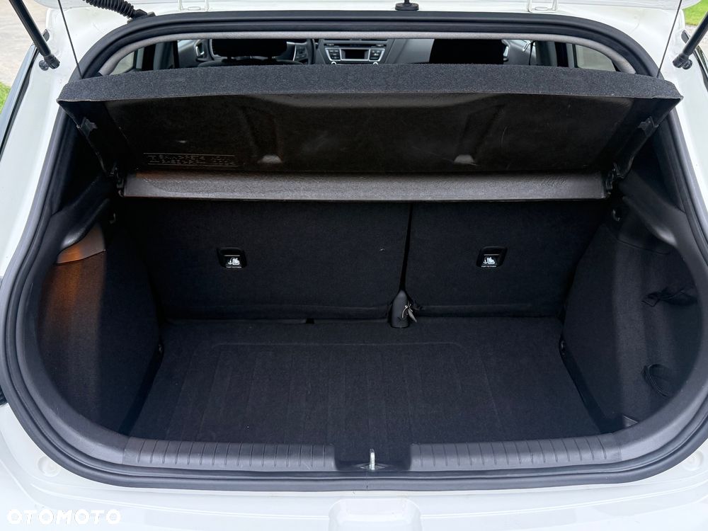 Hyundai i20 blue 1.2 Classic - 26