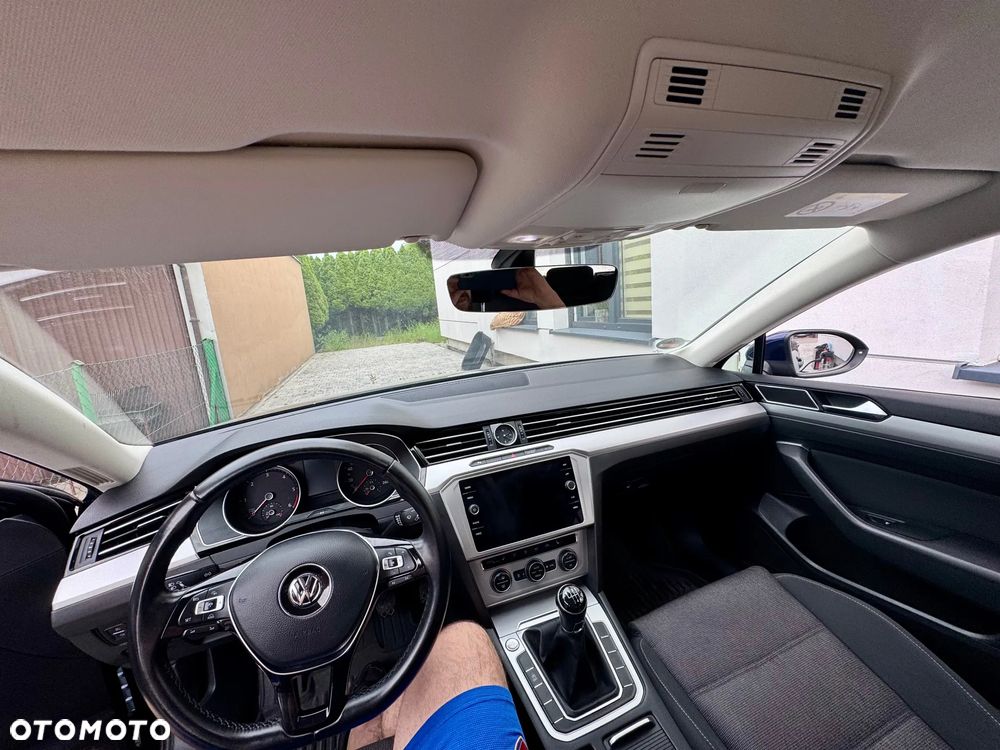 Volkswagen Passat - 19