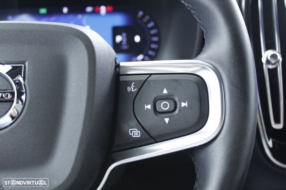 Volvo XC 40 2.0 B3 Plus Dark - 26
