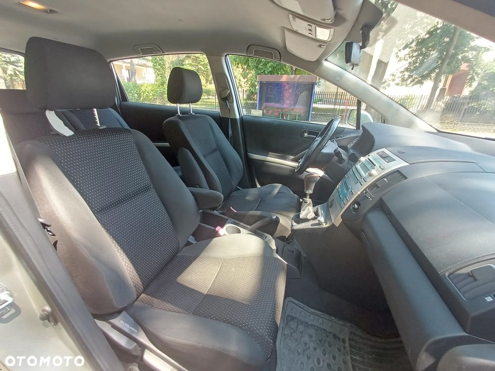 Toyota Corolla Verso 1.8 Premium + - 13