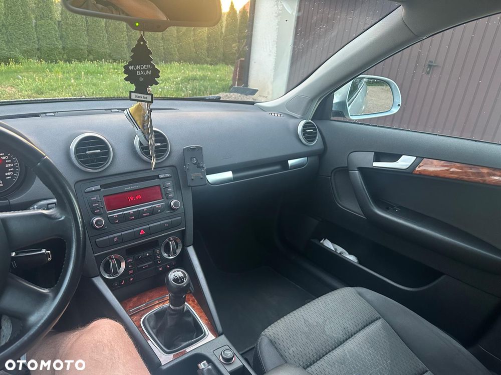 Audi A3 Sportback 1.8 TFSI Ambiente - 9