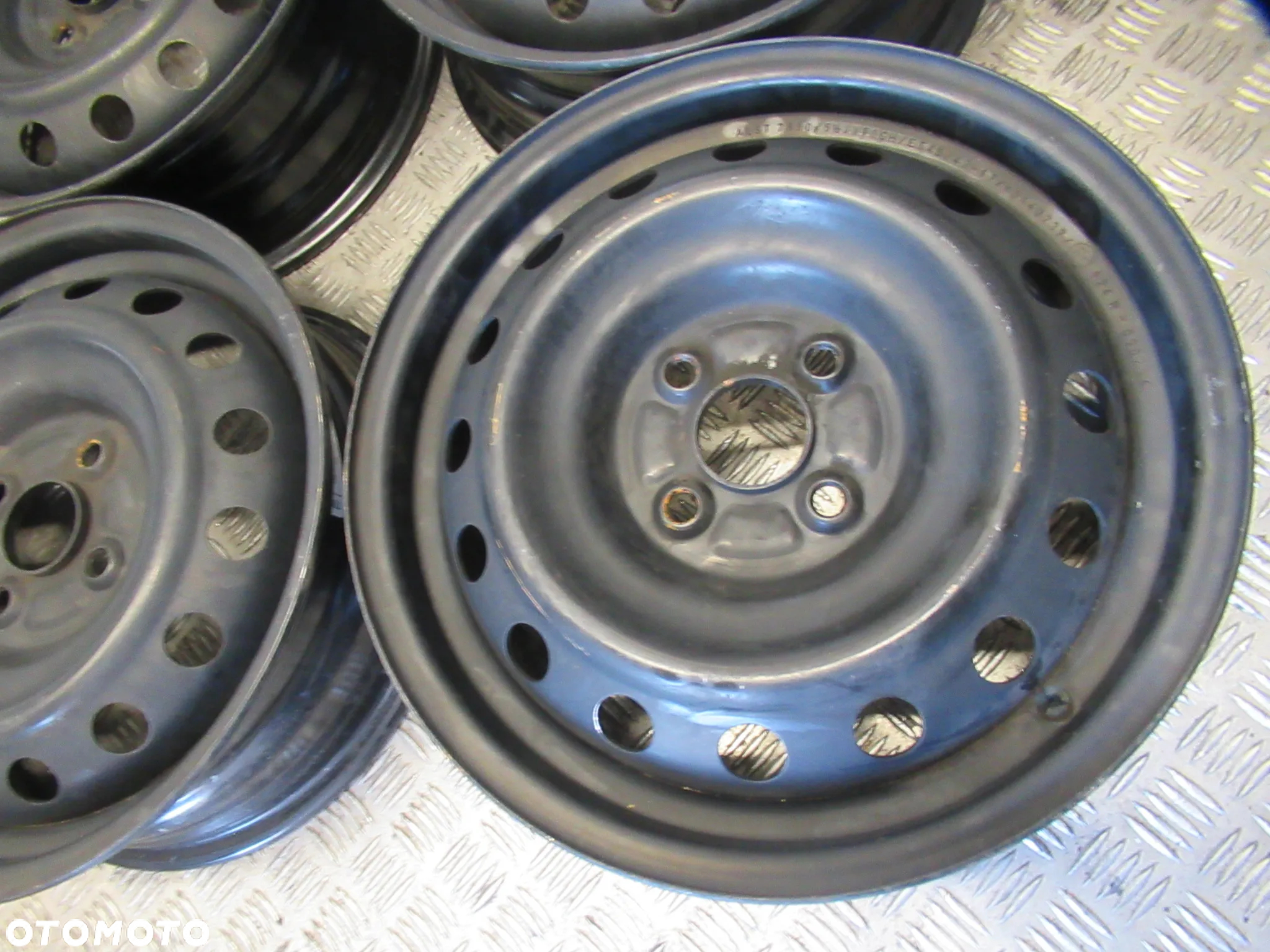 Felgi Suzuki Swift Baleno Ignis Splash Toyota Yaris 5,5Jx15 et45 4x100 - 3