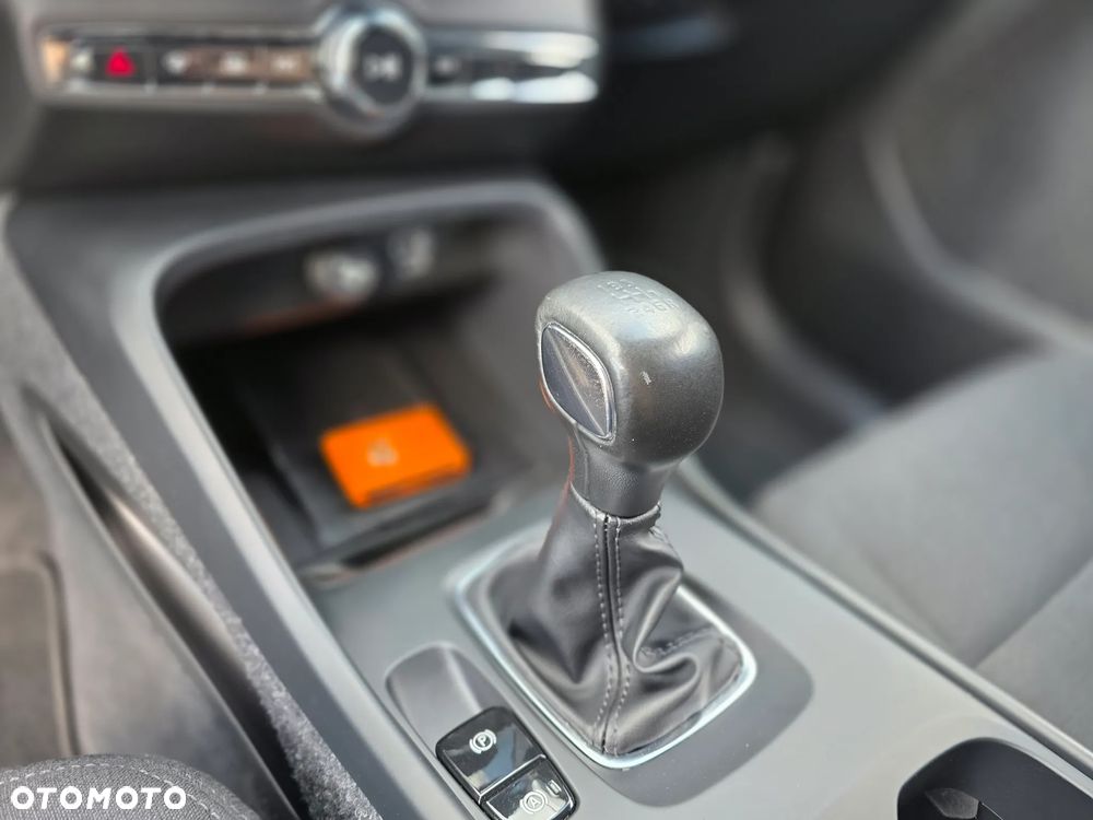 Volvo XC 40 T3 Momentum Pro - 14