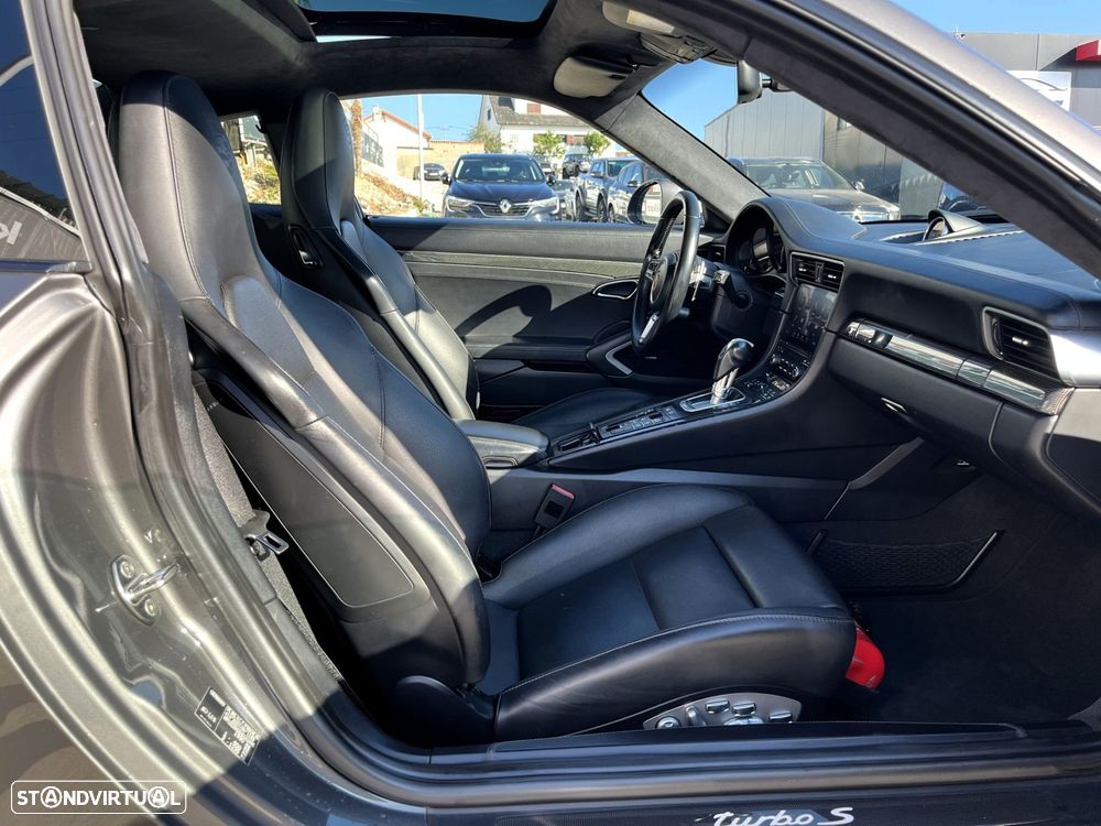 Porsche 911 (991) Turbo S PDK - 12