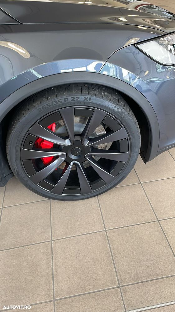 Tesla Model X - 8