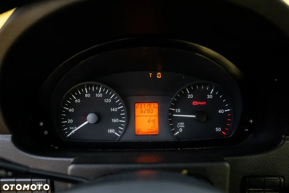 Mercedes-Benz Sprinter - 20