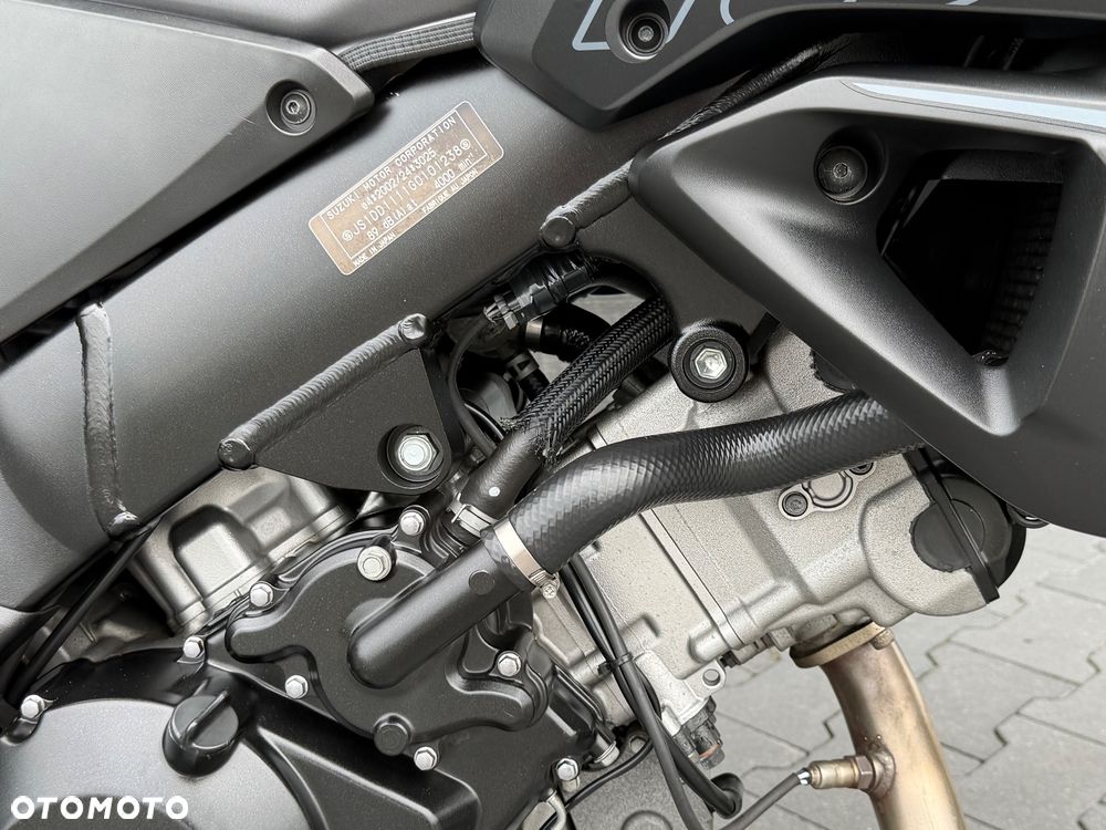 Suzuki V-STROM - 16
