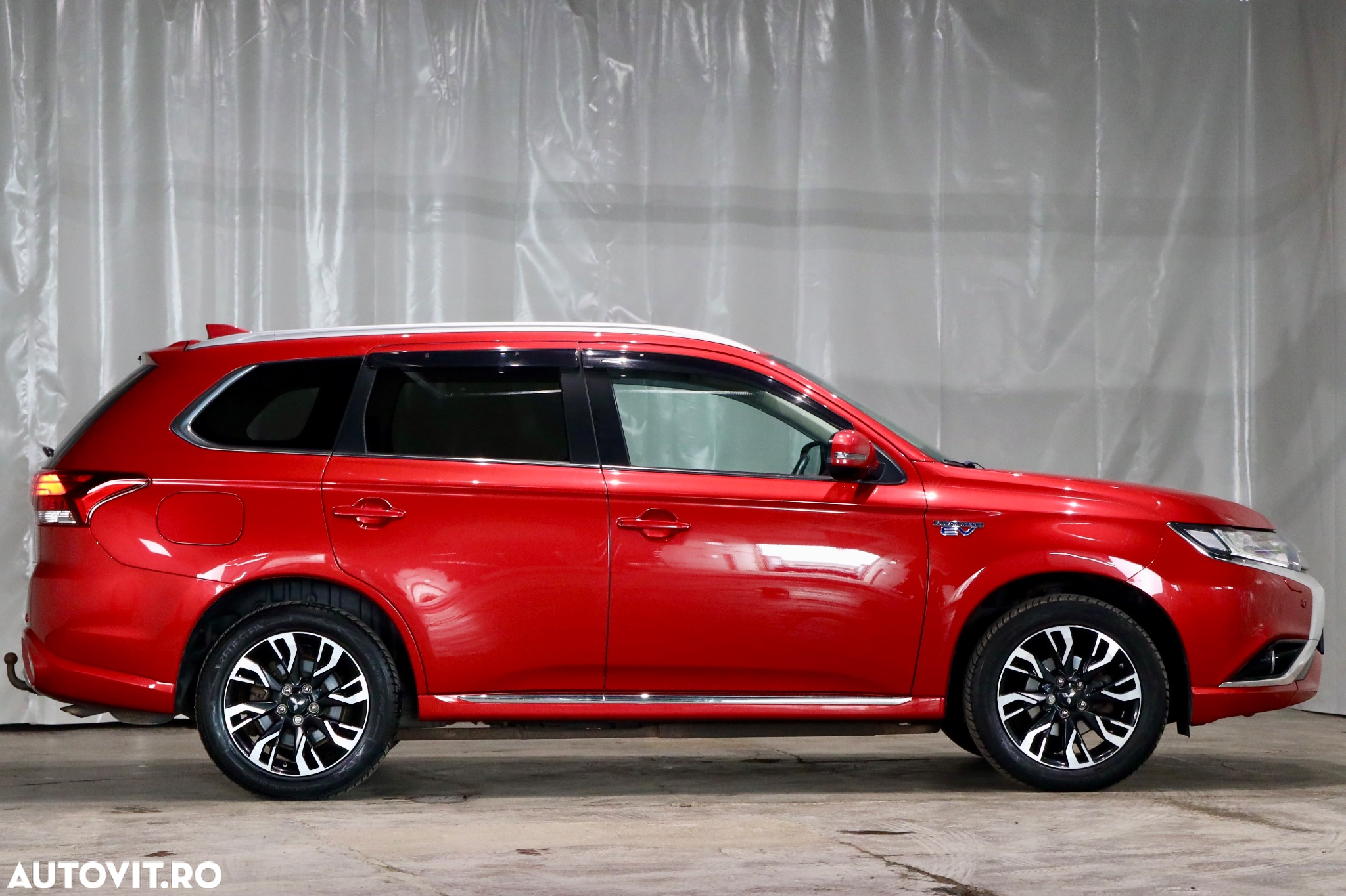 Mitsubishi Outlander 2.0 4WD Plug-In Hybrid - 35