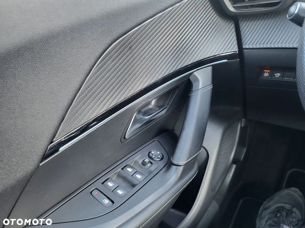 Peugeot 2008 PureTech 130 EAT8 GT - 33