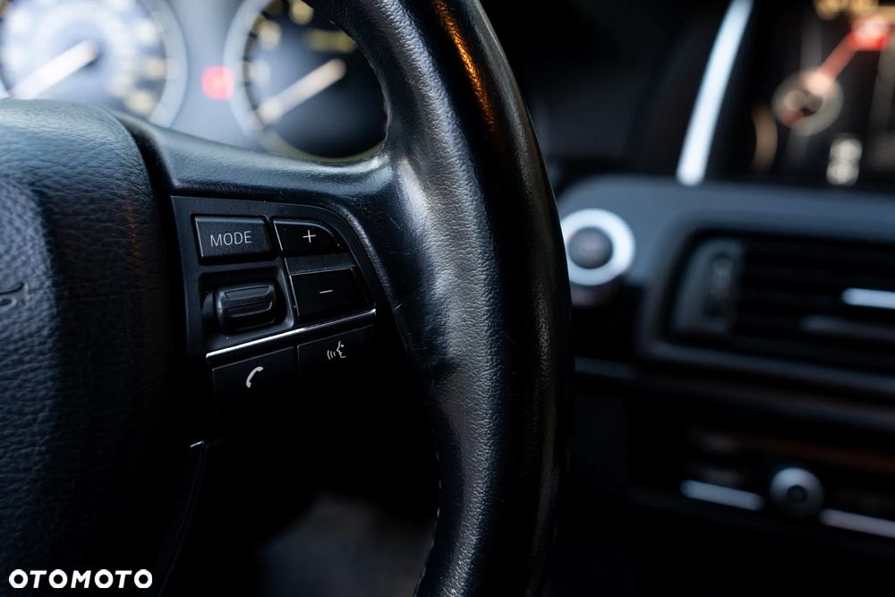 BMW Seria 5 528i - 31