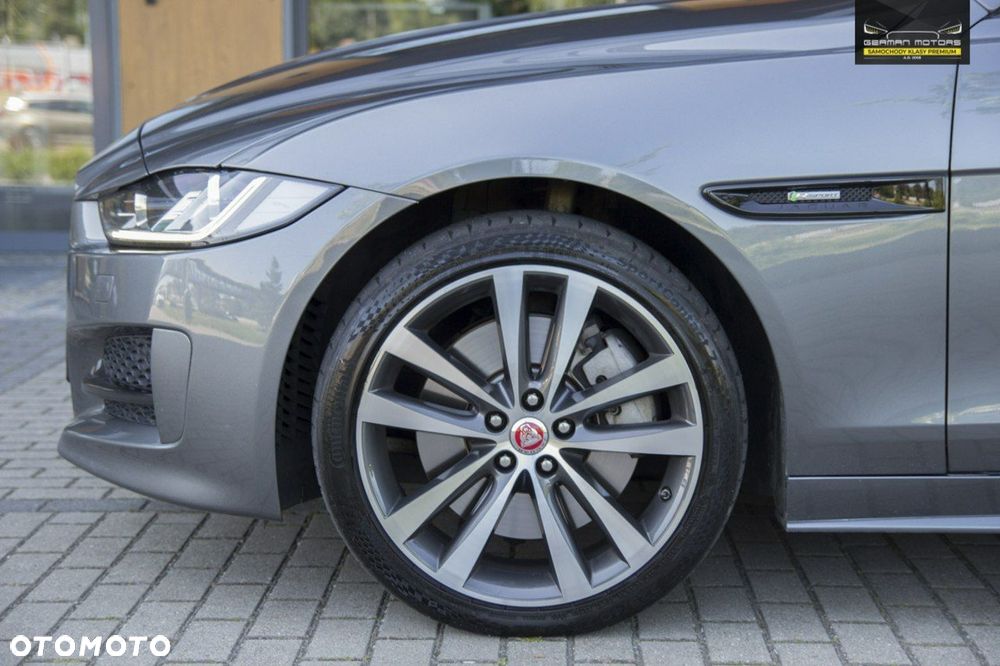 Jaguar XE - 30