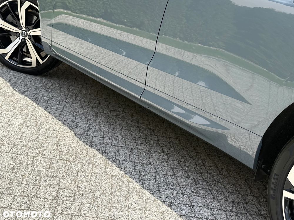 Volvo XC 60 B4 B Plus Dark - 34