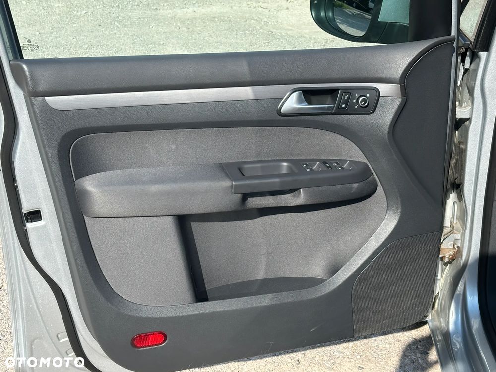 Volkswagen Touran - 15