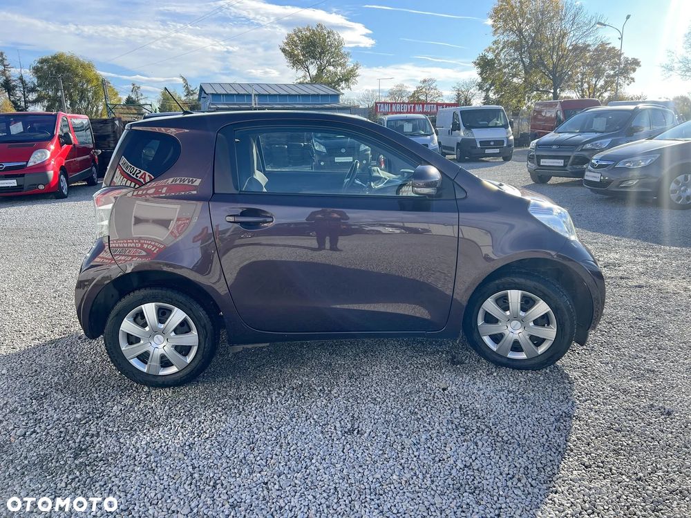 Toyota iQ - 7