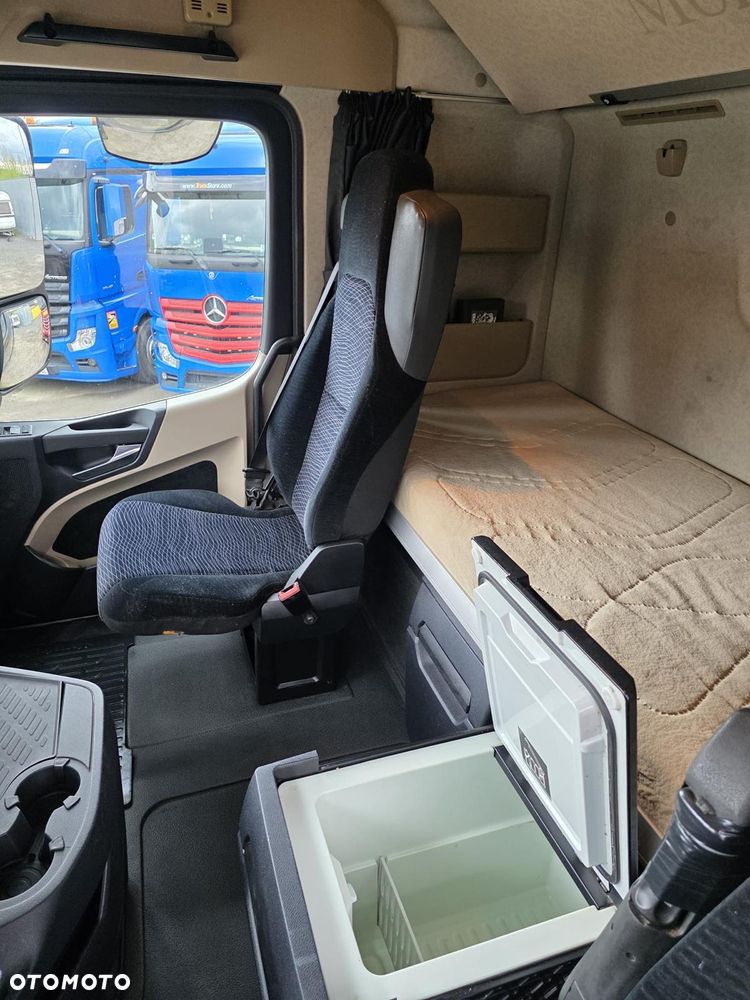Mercedes-Benz Actros - 7