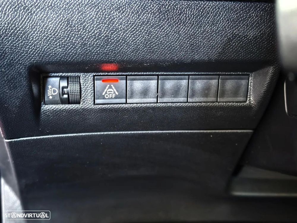 Peugeot e-2008 Allure - 25