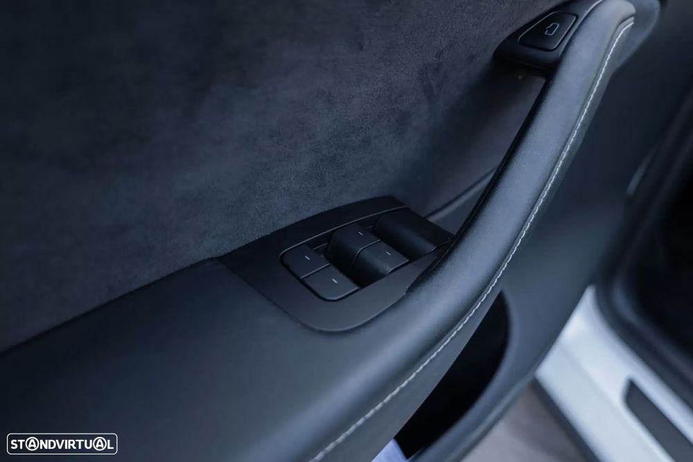 Tesla Model Y Long Range Tração Integral - 24
