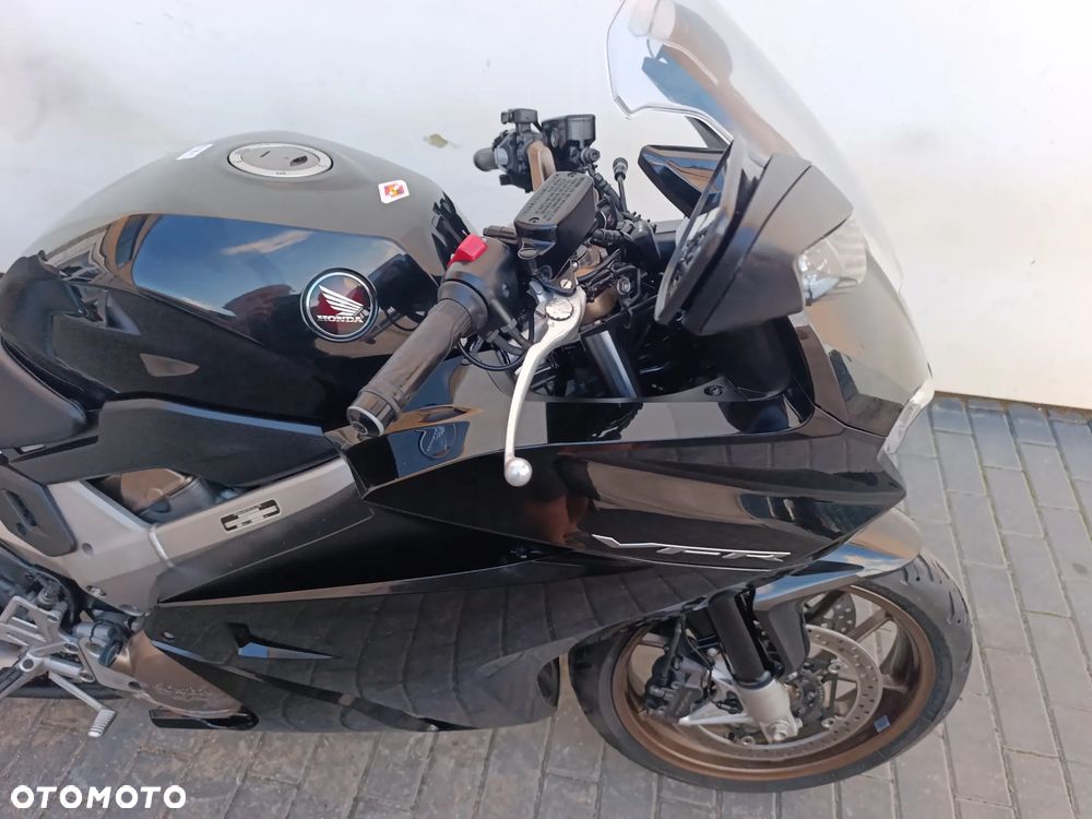 Honda VFR - 28