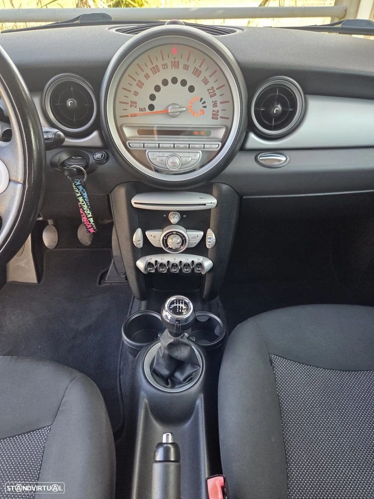 MINI 3 Portas One 1.4 - 23