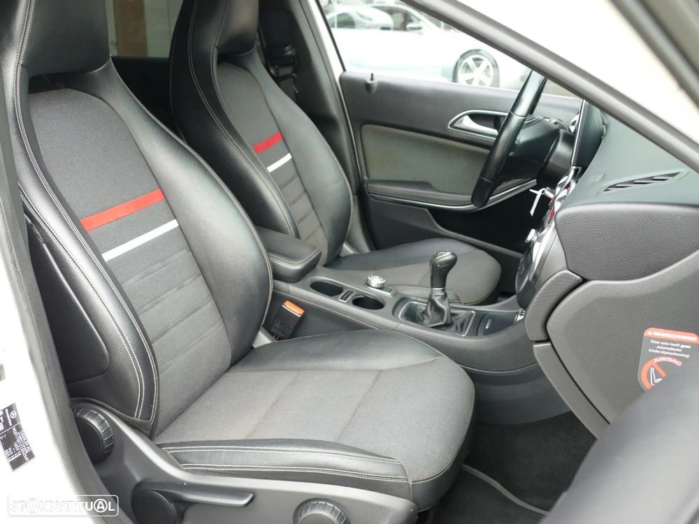 Mercedes-Benz A 180 d AMG Line - 27