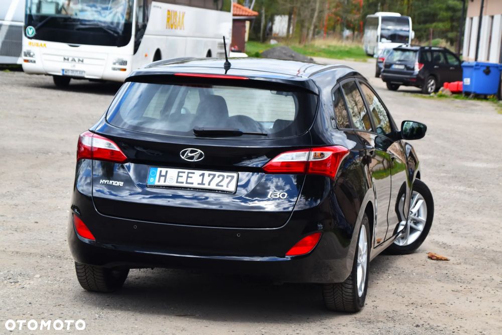 Hyundai i30 blue 1.6 CRDi Trend - 37