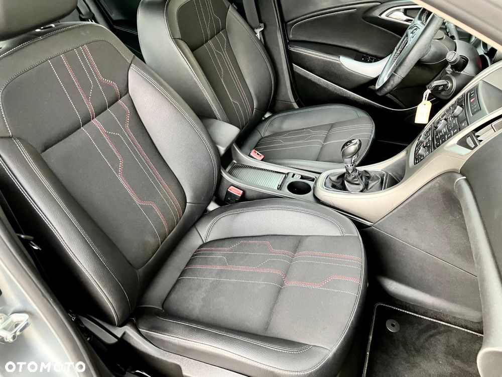 Opel Astra 1.6 Turbo 150 Jahre - 17