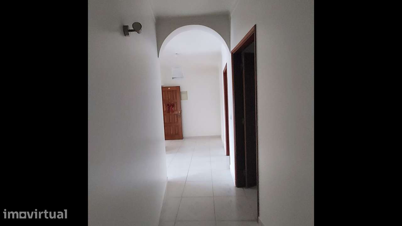 Apartamento T3 c/ garagem - centro de São Mamede - Próximo de Fátima - Grande imagem: 4/24
