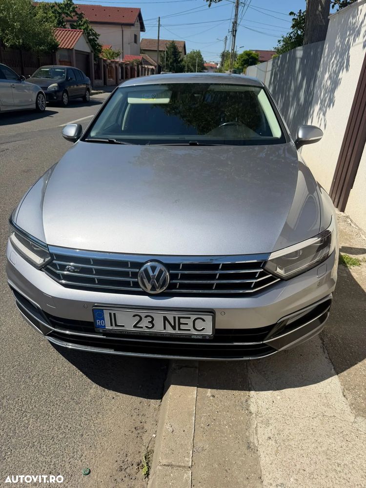 Volkswagen Passat - 1
