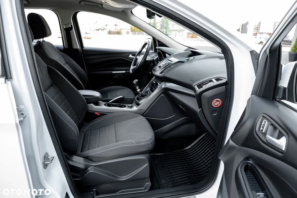 Ford Kuga 2.0 TDCi 2x4 Titanium - 23