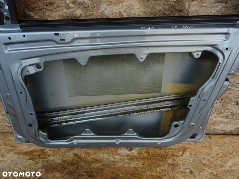 DRZWI PRAWY PRZÓD SKODA FABIA I KOMBI LAK:9151 - 5