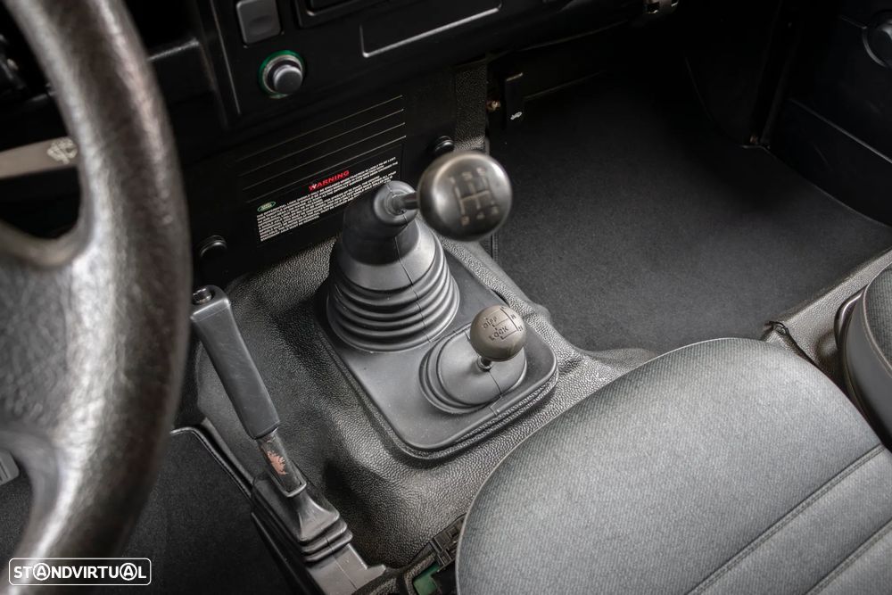 Land Rover Defender - 16