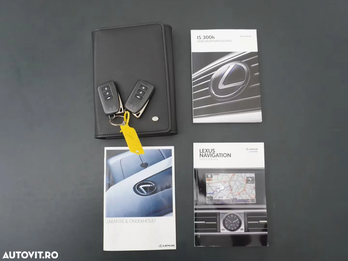 Lexus Seria IS 300h - 38