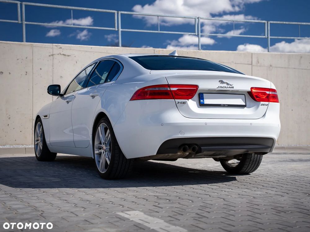 Jaguar XE 20d Pure - 7