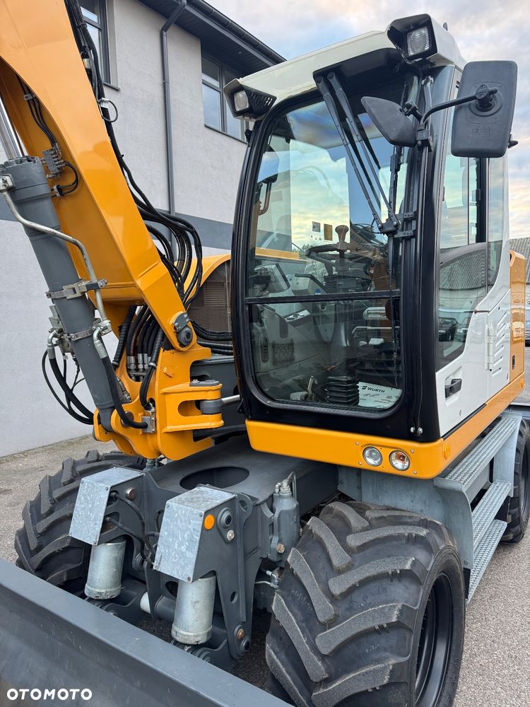 Liebherr A910 Compact Litronic - 8