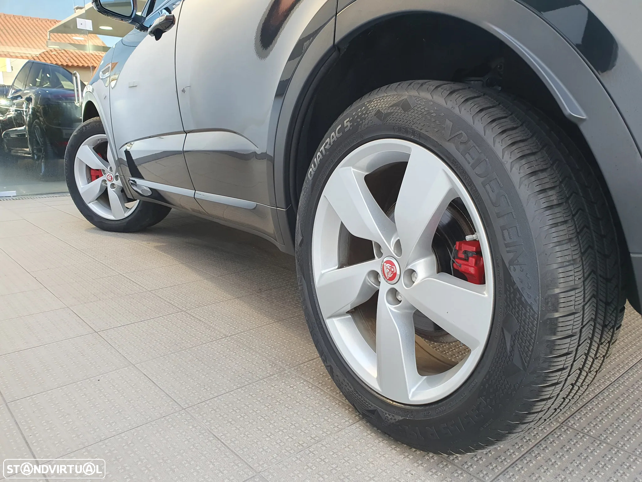 Jaguar E-Pace 2.0 i4D R-Dynamic S - 12