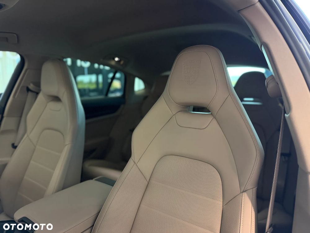 Porsche Panamera 4 E-Hybrid PHEV - 23