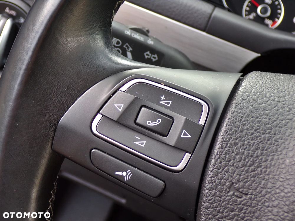 Volkswagen Touran 2.0 TDI DPF STYLE - 20