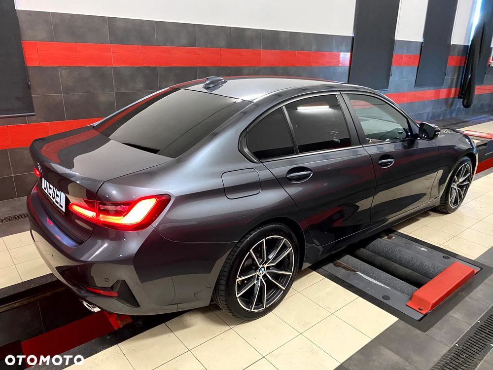 BMW Seria 3 320d Sport - 12