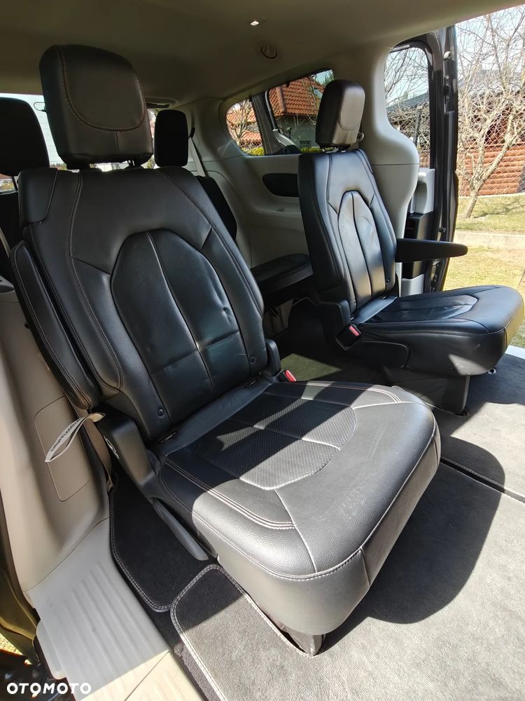 Chrysler Pacifica - 11