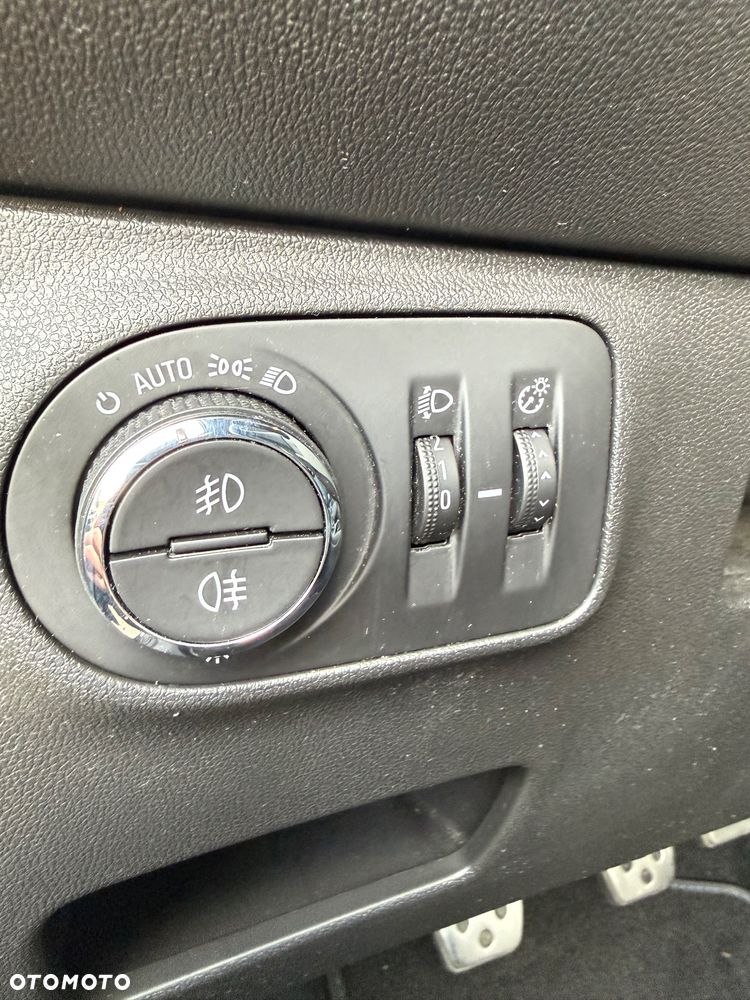 Opel Corsa 1.4 T Color Edition S&S - 10