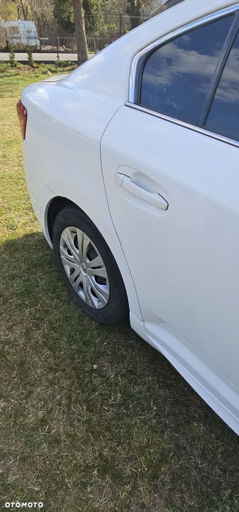 Toyota Avensis 1.8 Active - 14