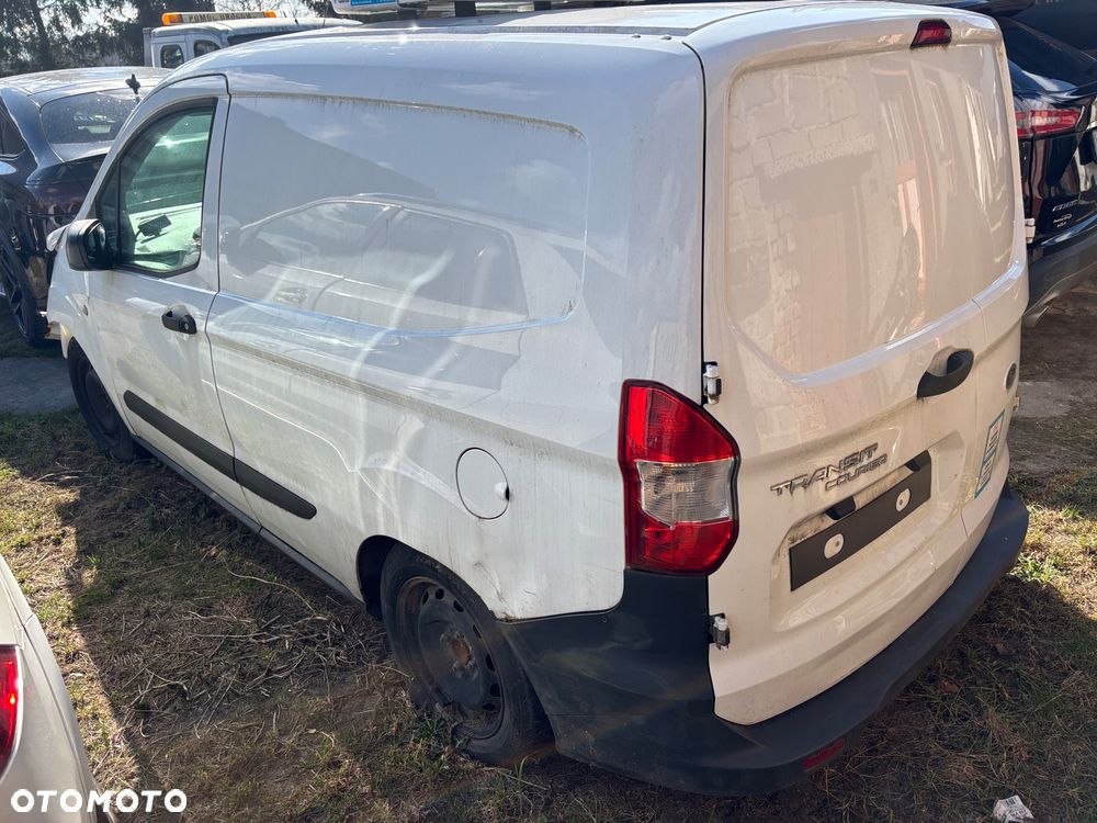 Ford transit courier - 13