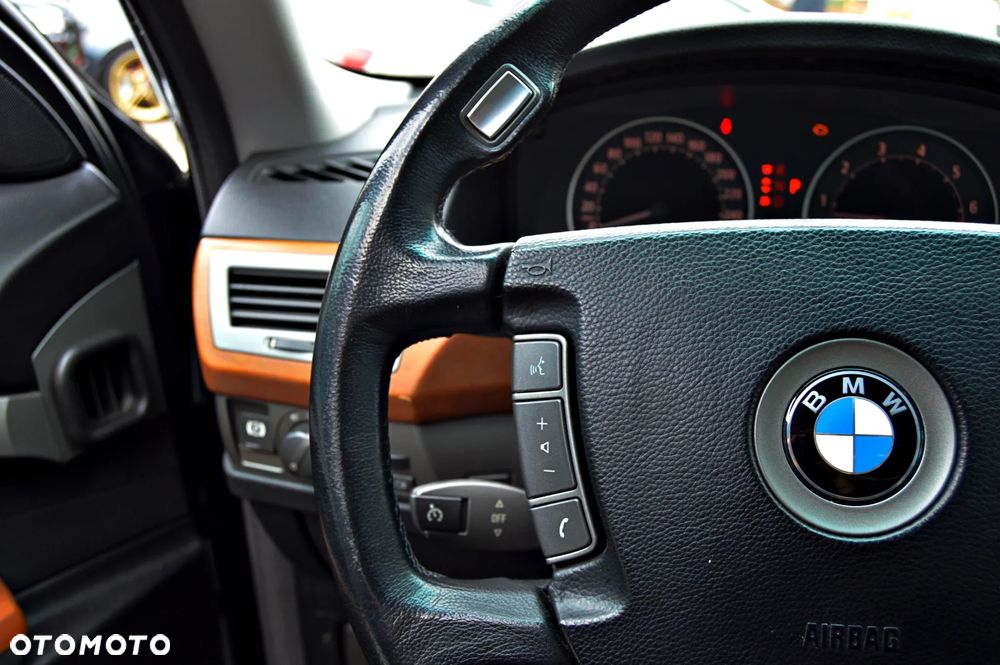 BMW Seria 7 745i - 14