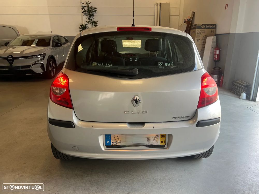 Renault Clio 1.5 dCi Dynamique S - 12