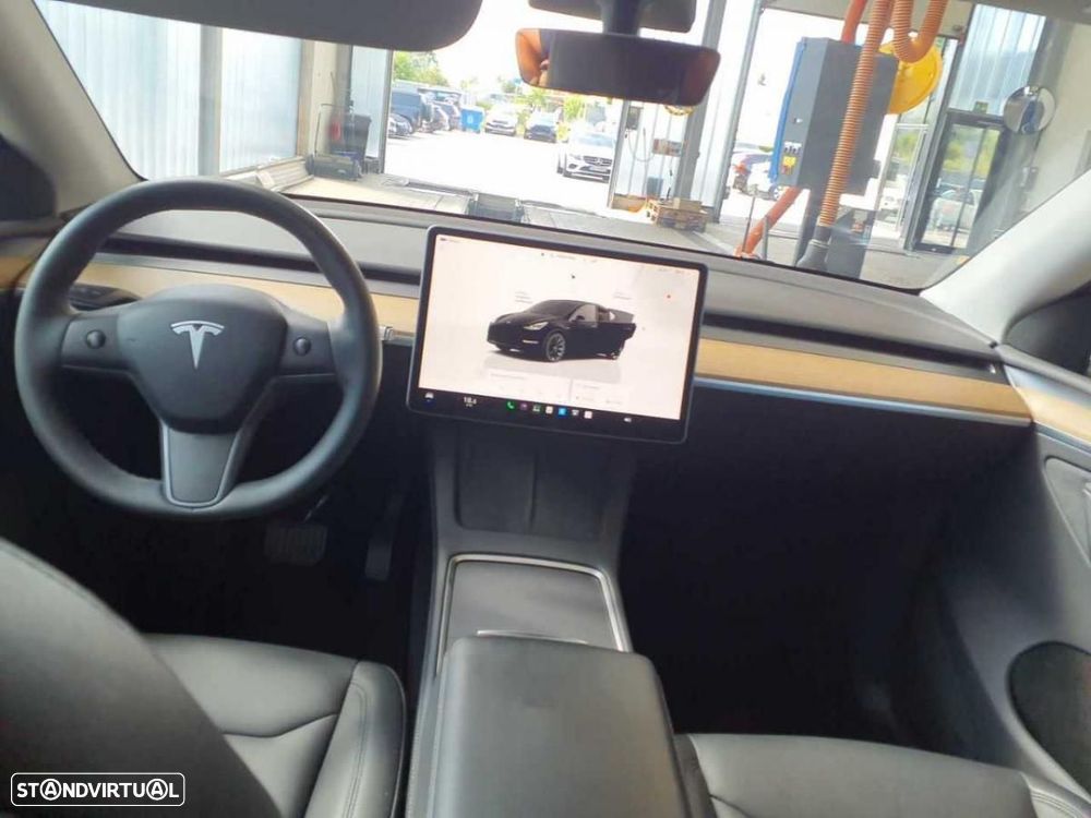 Tesla Model Y Long Range Dual Motor AWD - 4